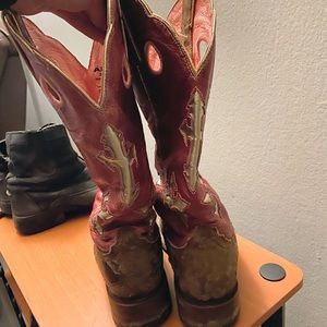 8.5 woman’s ariats